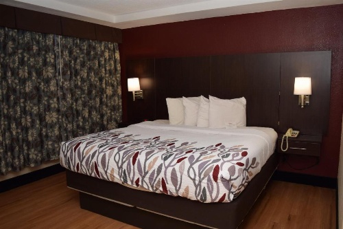 Red Roof Inn Batavia image 8